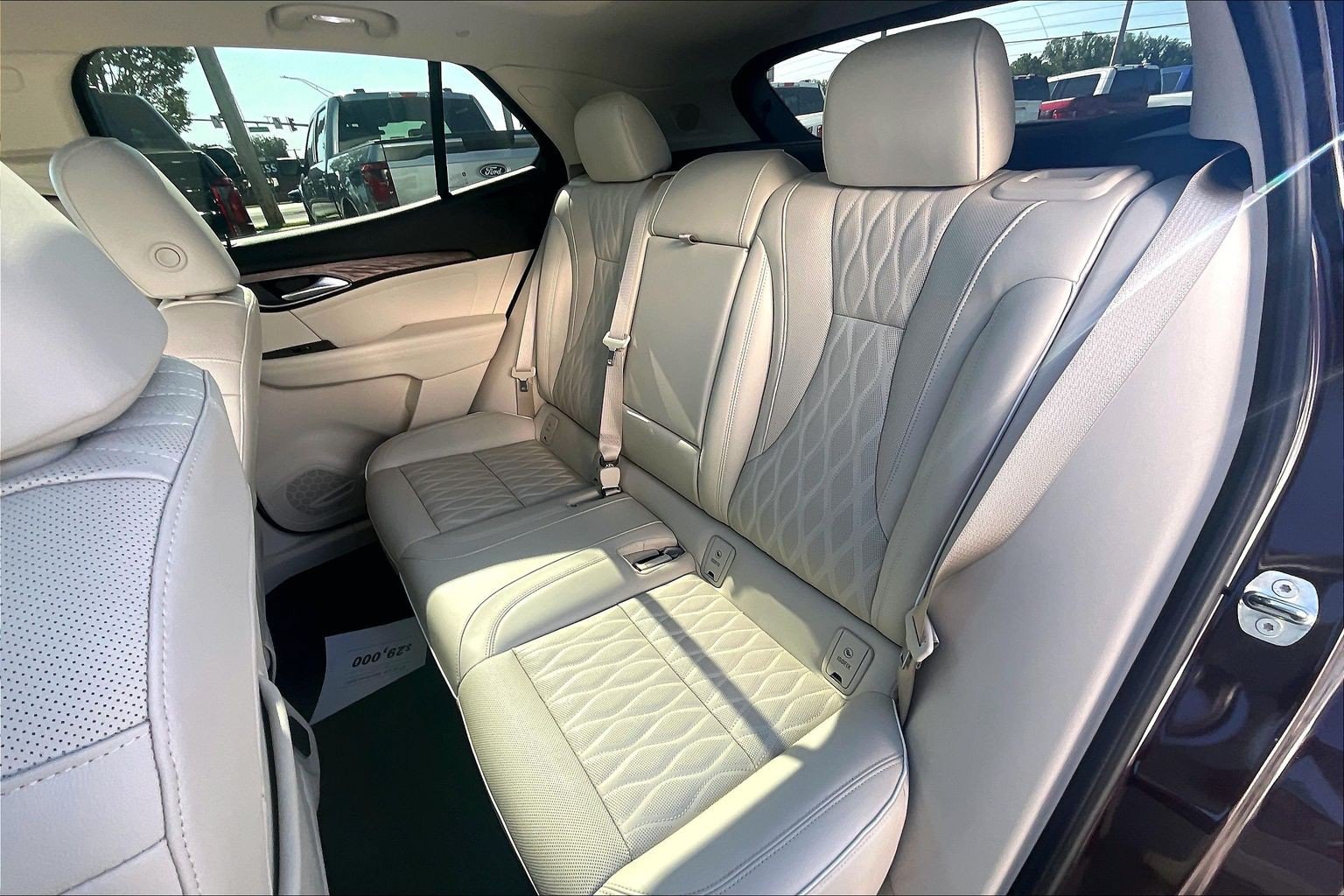 Used 2022 Buick Envision Avenir w/ Premium Seat Package FWD image 24