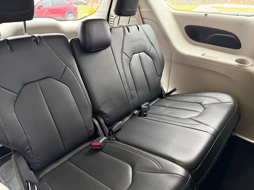 Used 2017 Chrysler Pacifica Touring-L Plus image 17
