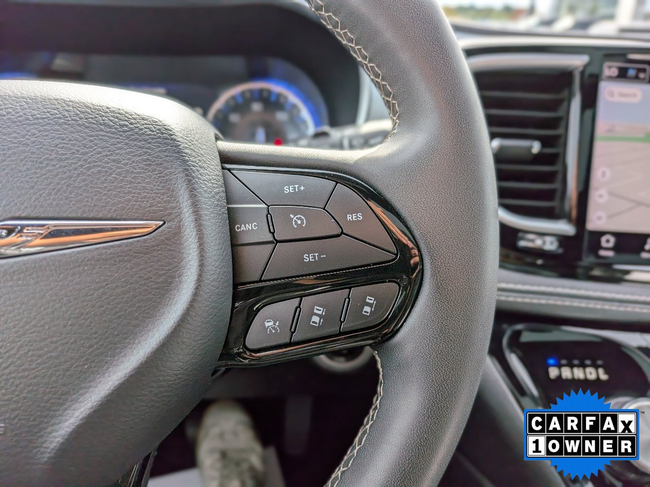 Used 2025 Chrysler Pacifica Limited FWD image 32