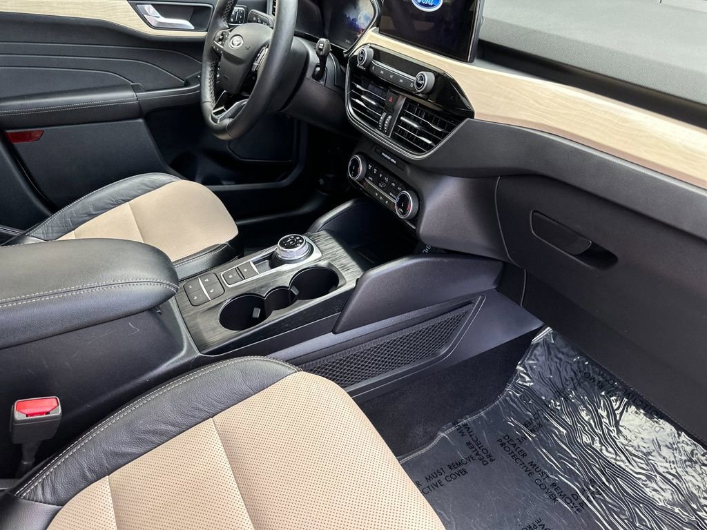 Certified 2022 Ford Escape Titanium w/ Titanium Premium Package image 16