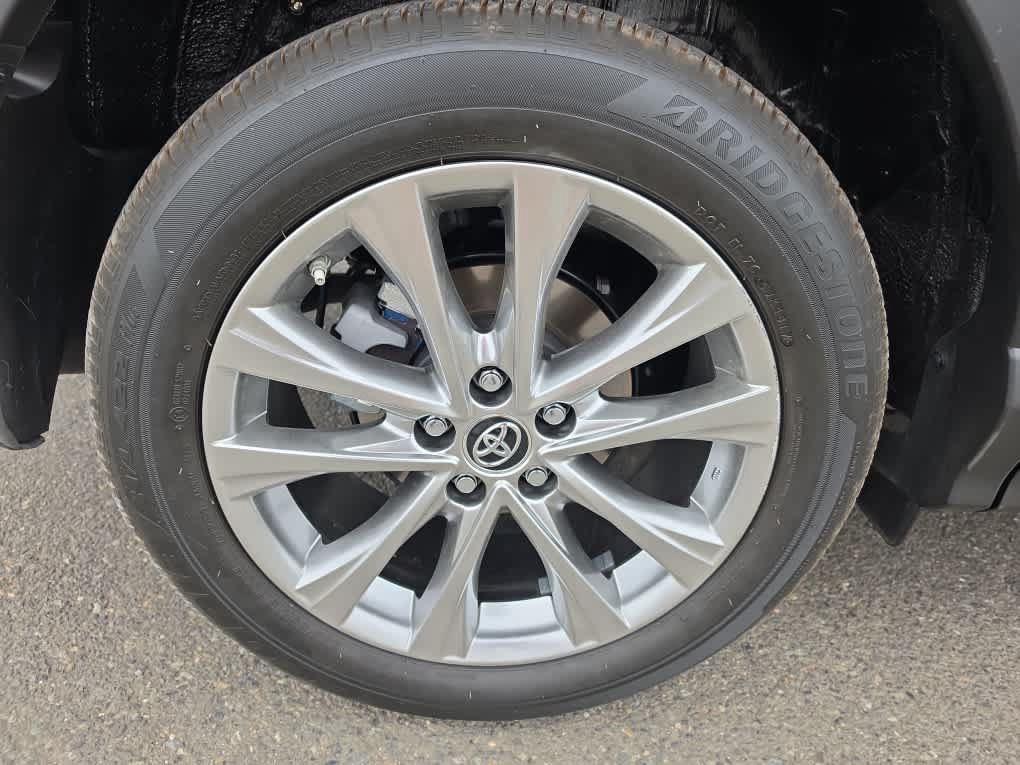 Used 2018 Toyota RAV4 Limited AWD/4WD image 14