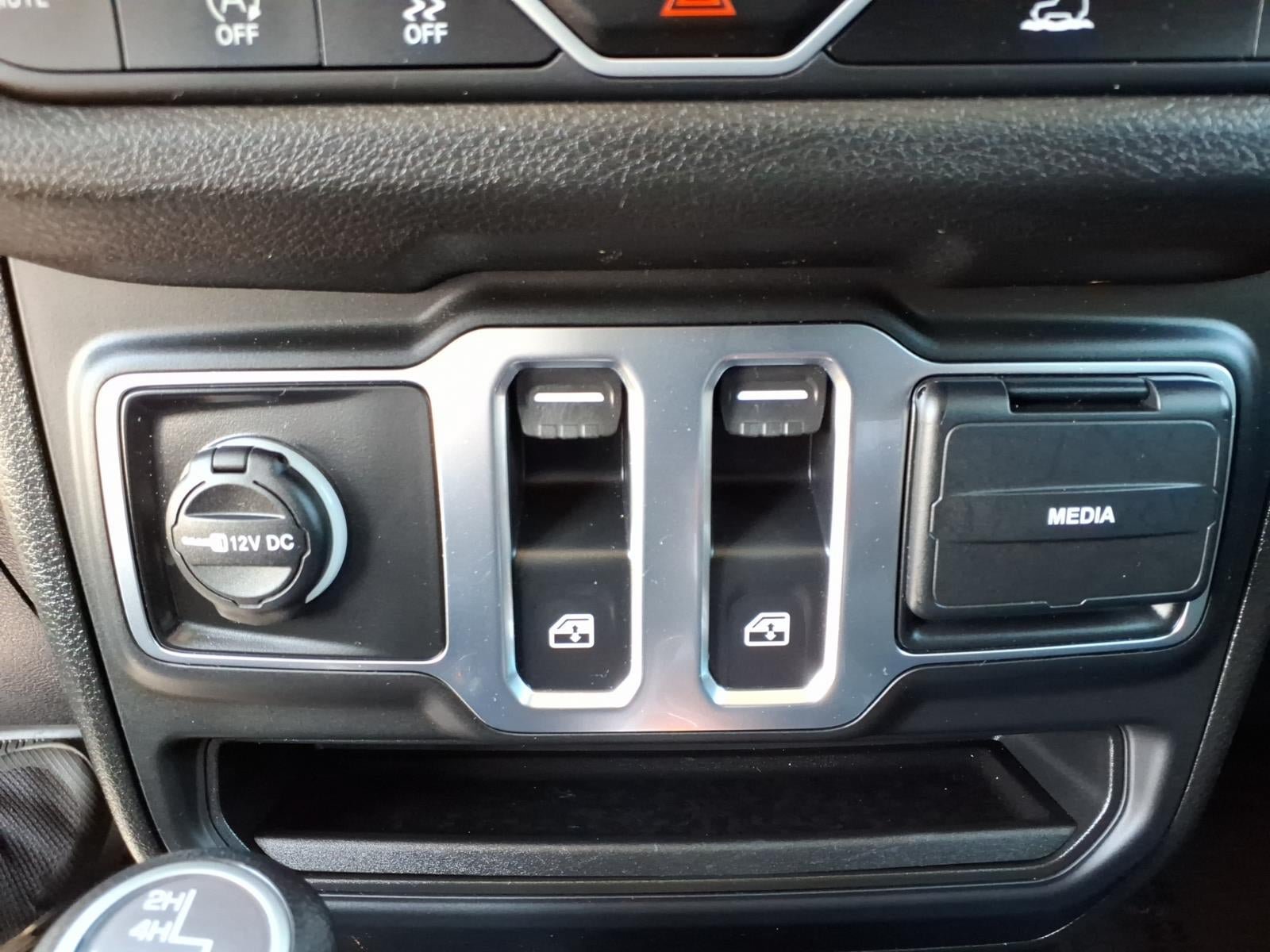 Used 2024 Jeep Wrangler Sport AWD/4WD image 19