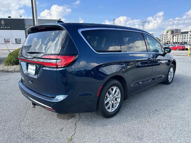 Used 2025 Chrysler Pacifica Select FWD image 4