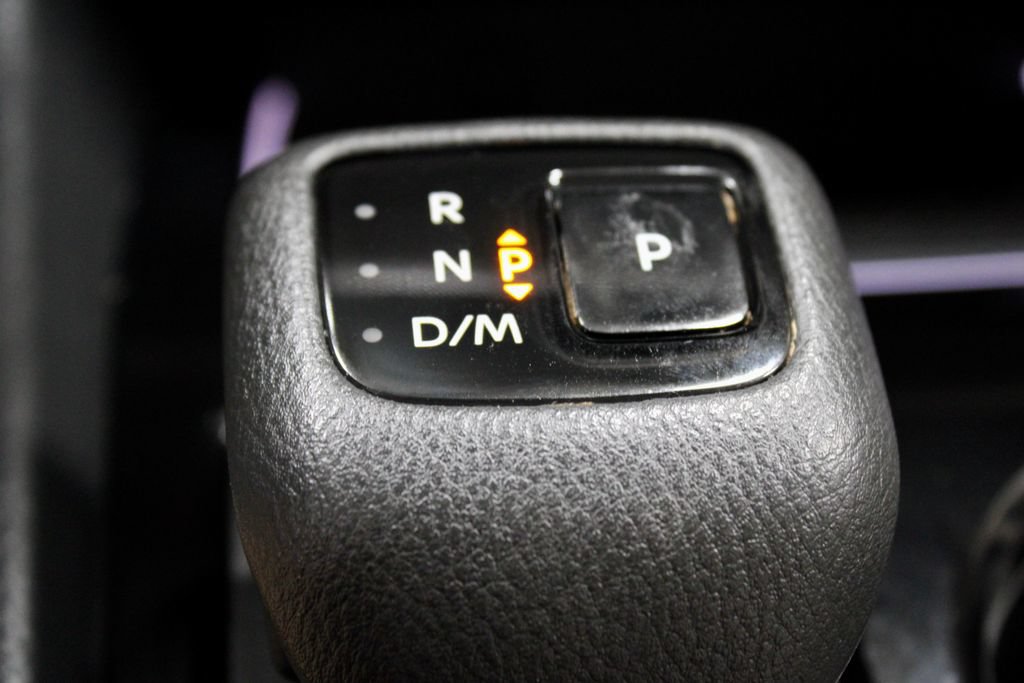Used 2025 Nissan Rogue SL AWD/4WD image 32