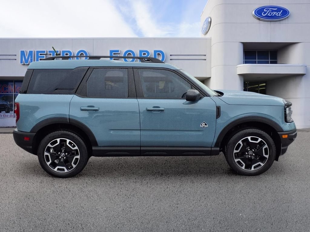 Certified 2023 Ford Bronco Sport Outer Banks w/ Tech Package AWD/4WD image 2