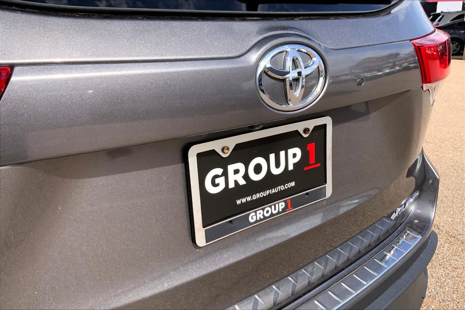 Used 2017 Toyota Highlander XLE AWD/4WD image 31