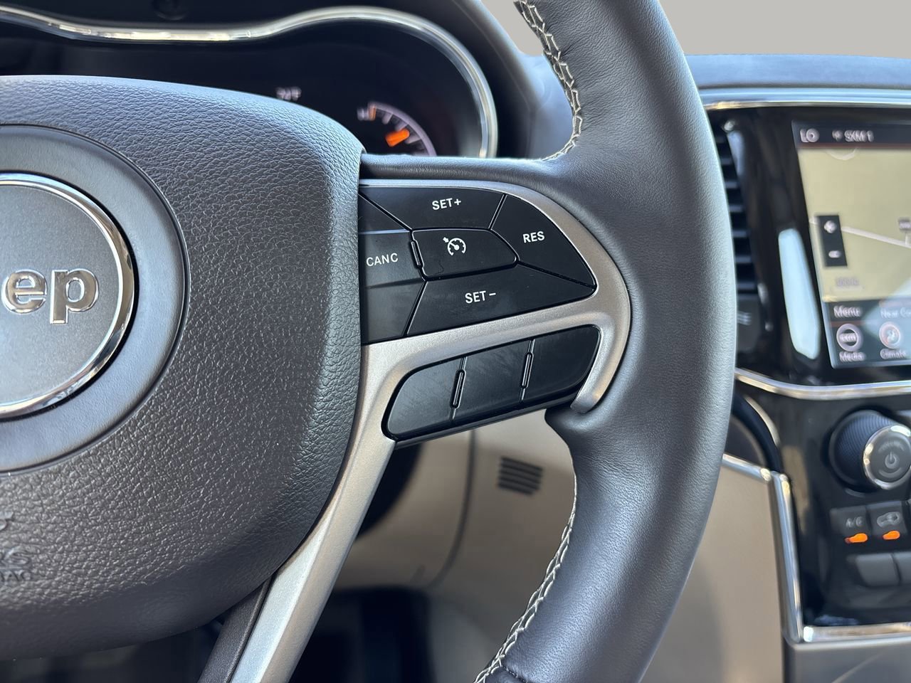 Used 2020 Jeep Grand Cherokee Overland image 36