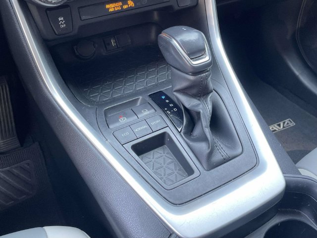 Used 2019 Toyota RAV4 XLE Premium FWD image 22