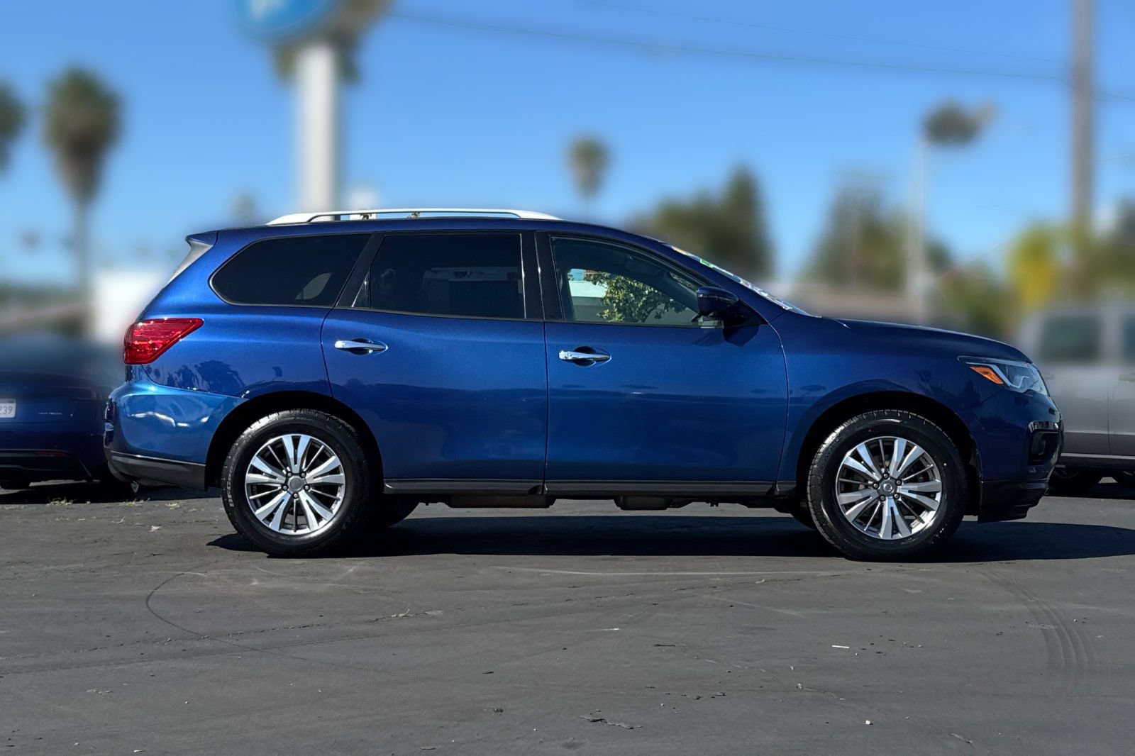 Used 2020 Nissan Pathfinder SL FWD image 29