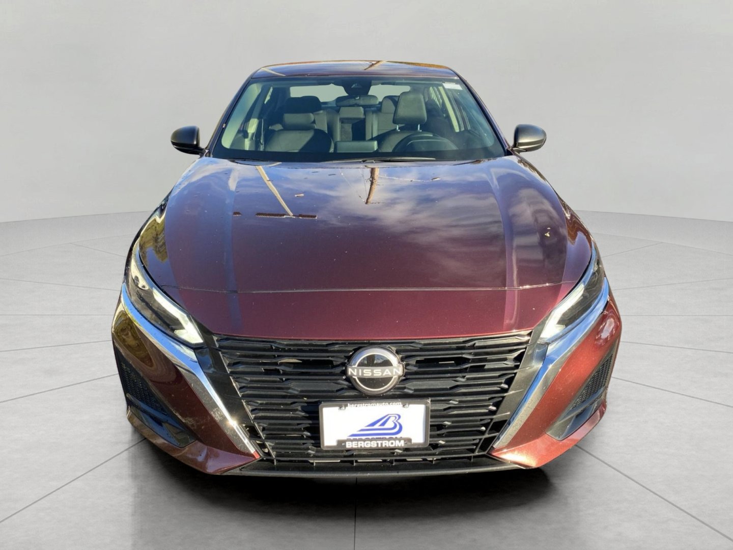 Used 2025 Nissan Altima 2.5 SV FWD image 3