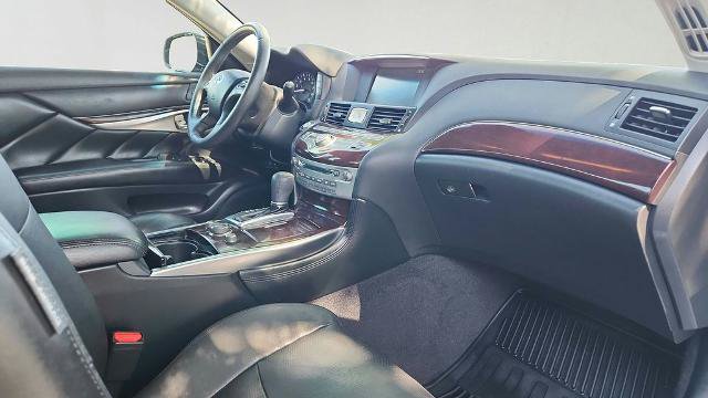 Used 2017 INFINITI Q70 L 3.7 RWD image 32