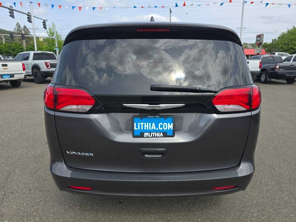 Used 2023 Chrysler Voyager LX FWD image 4