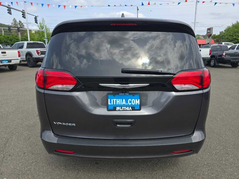 Used 2023 Chrysler Voyager LX FWD image 4