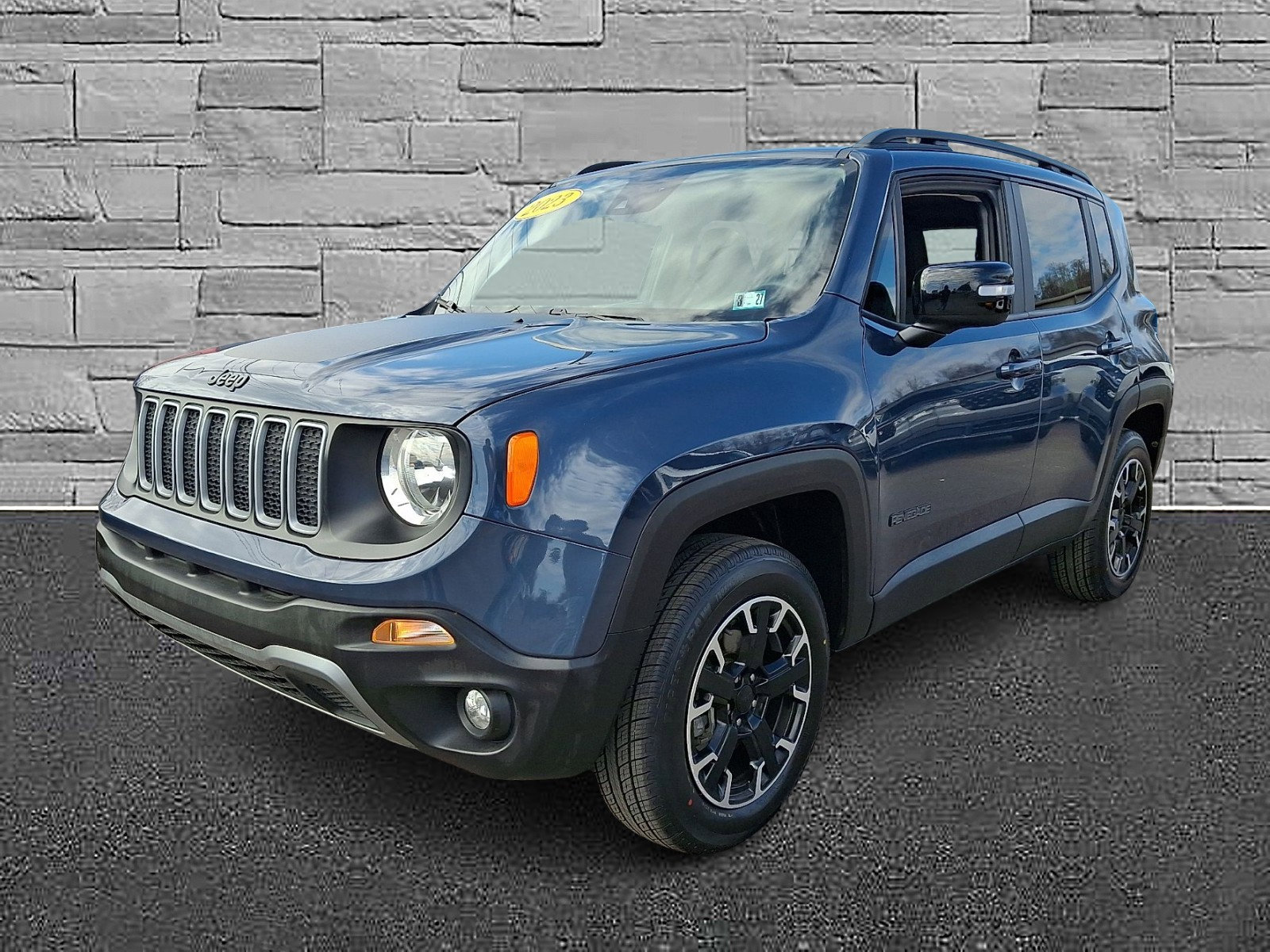 Used 2023 Jeep Renegade Latitude image 4