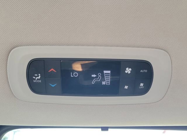 Used 2023 Chrysler Pacifica Touring-L image 23