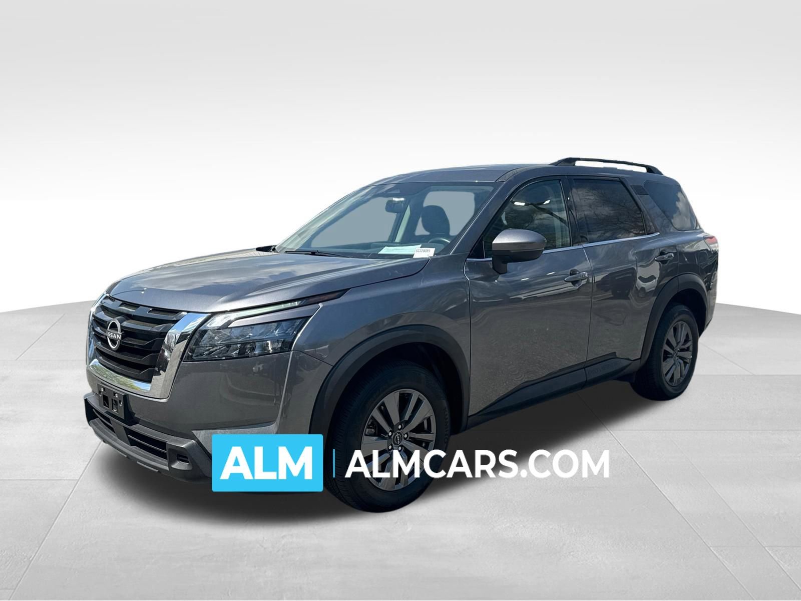Used 2025 Nissan Pathfinder SV image 1