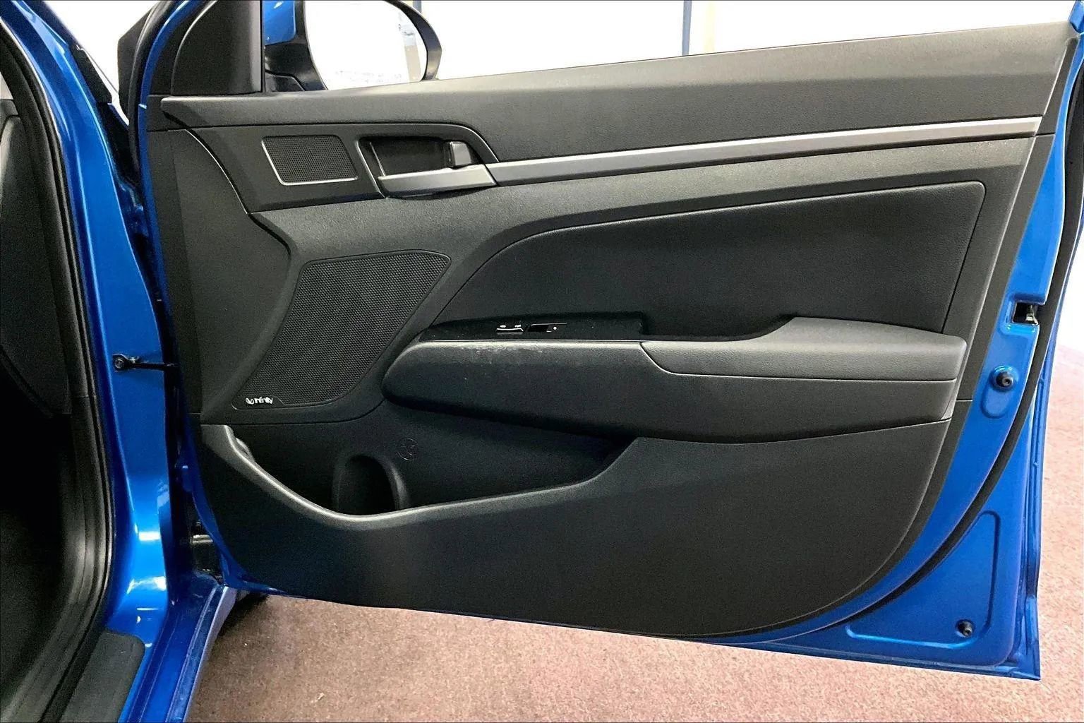 Used 2017 Hyundai Elantra Limited w/ Limited Tech Package 04 image 23