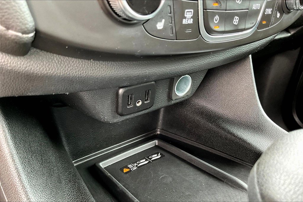 Used 2023 Chevrolet Traverse LT w/ LPO, Cargo Package AWD/4WD image 18