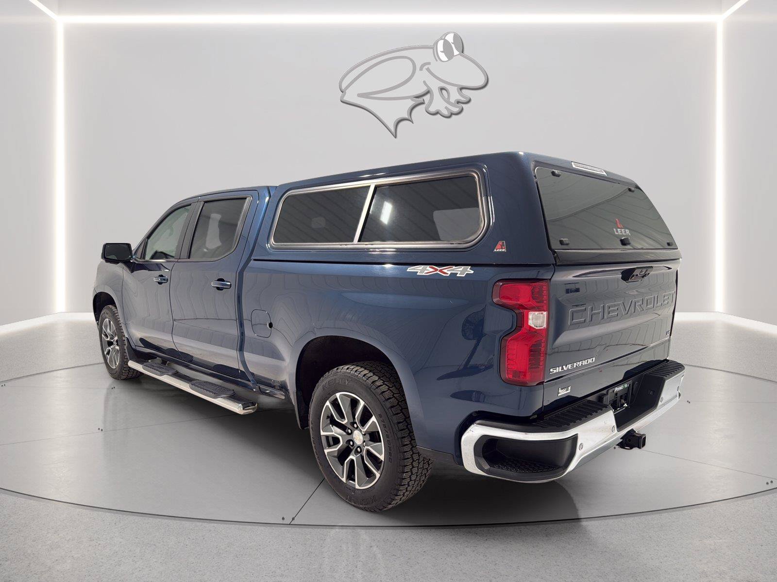 Used 2022 Chevrolet Silverado 1500 LT w/ Safety Package AWD/4WD image 3