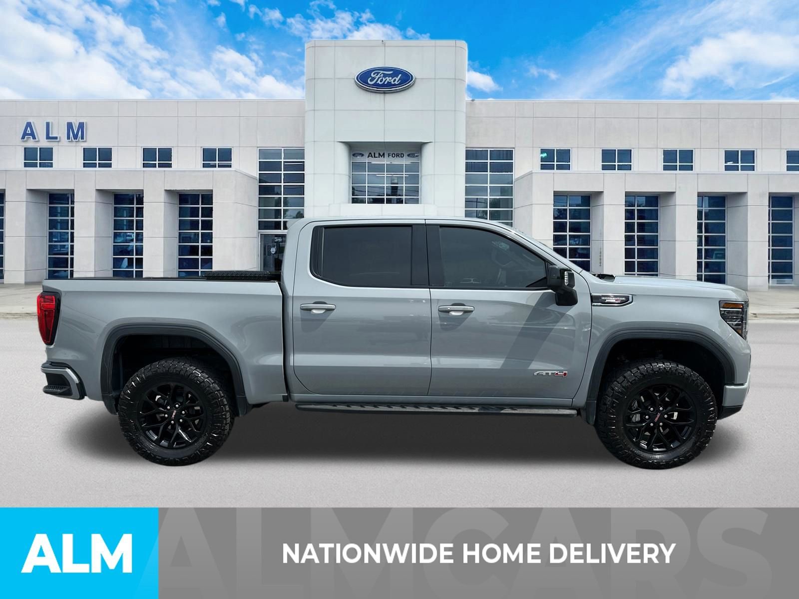 Used 2025 GMC Sierra 1500 AT4 w/ AT4 Premium Package AWD/4WD image 4