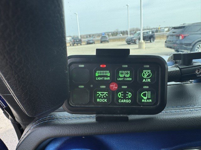 Used 2018 Jeep Wrangler Unlimited Sahara image 11