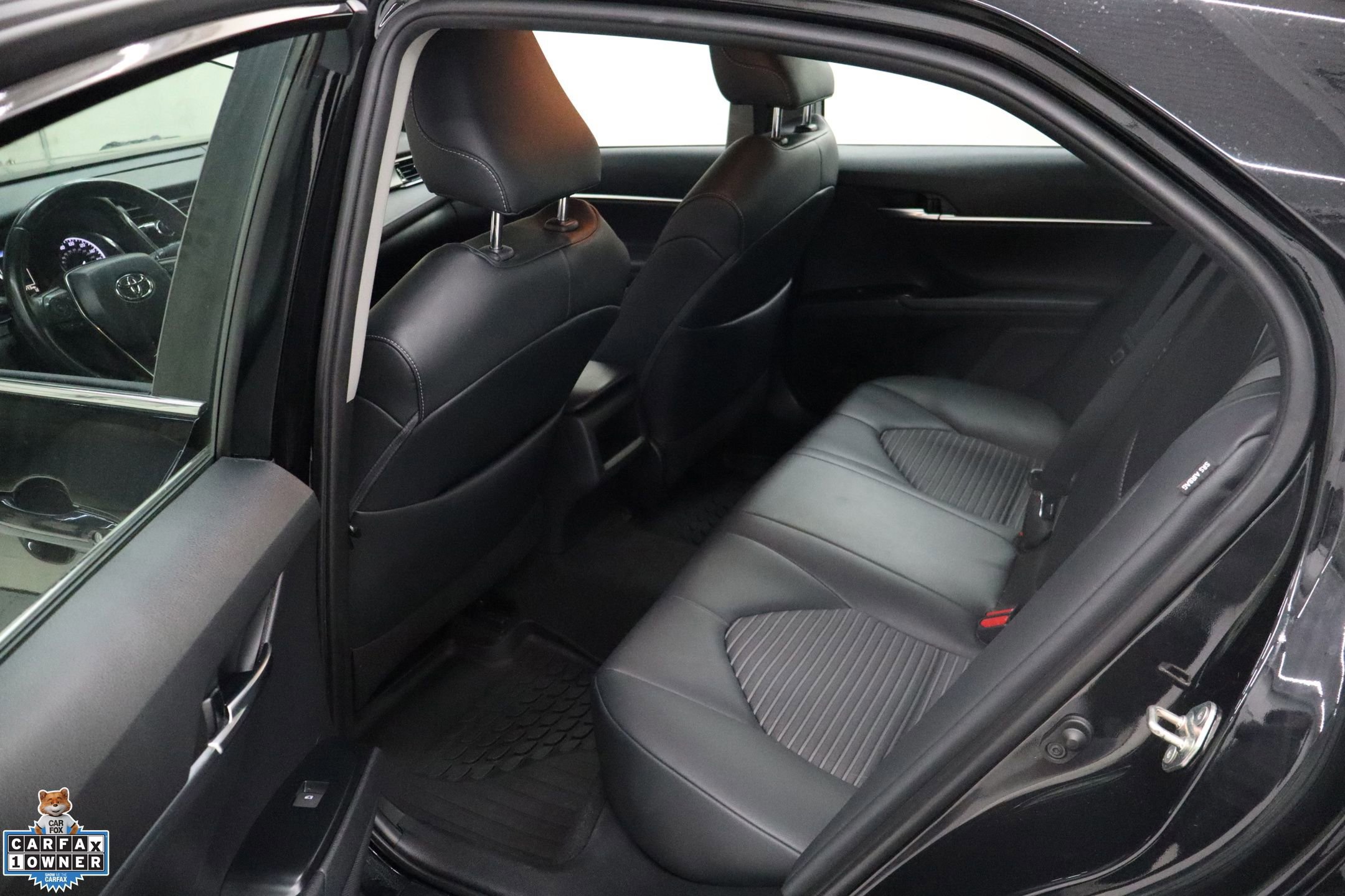 Used 2019 Toyota Camry SE image 25