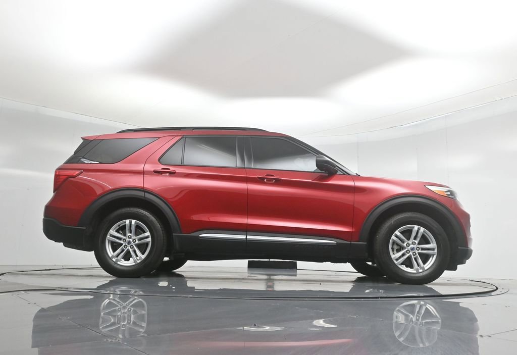 Certified 2024 Ford Explorer XLT image 9