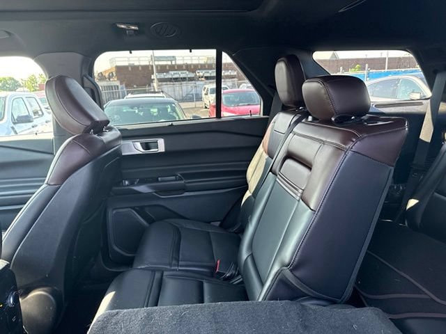 Certified 2020 Ford Explorer Platinum w/ Premium Technology Package AWD/4WD image 12
