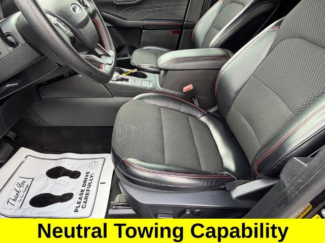 Certified 2025 Ford Escape ST-Line Select AWD/4WD image 17