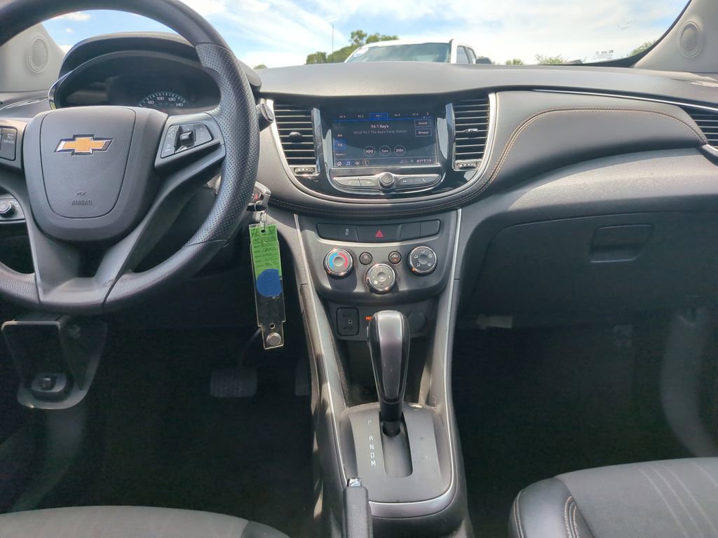 Used 2021 Chevrolet Trax LT AWD/4WD image 14
