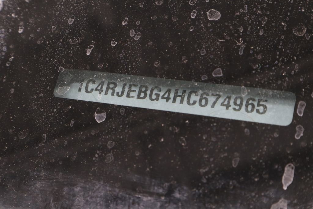 Used 2017 Jeep Grand Cherokee Limited image 37