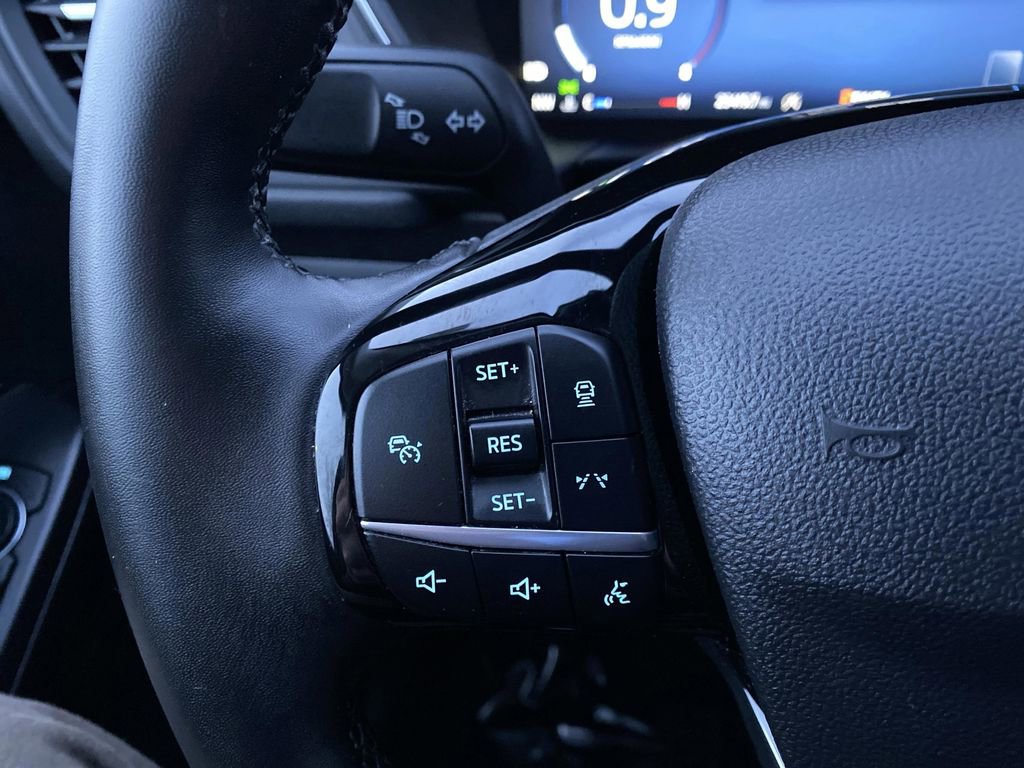 Certified 2025 Ford Escape Platinum image 33