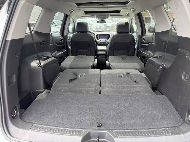 Used 2020 GMC Acadia SLT w/ LPO, Floor Liner Package AWD/4WD image 35