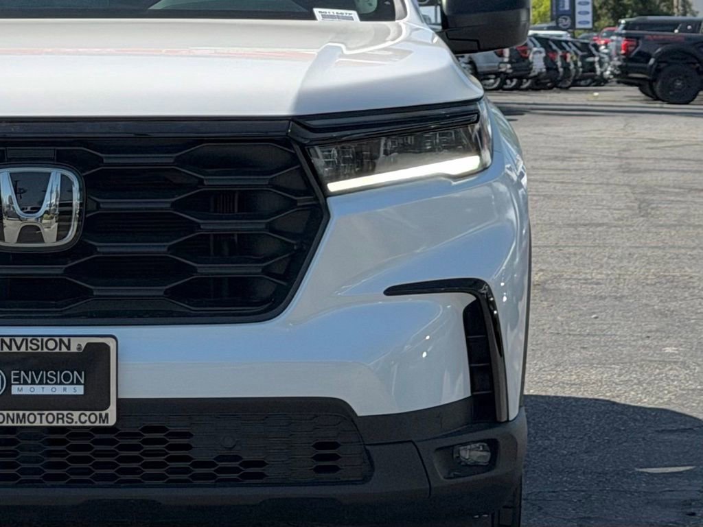 Used 2025 Honda Pilot Sport image 4