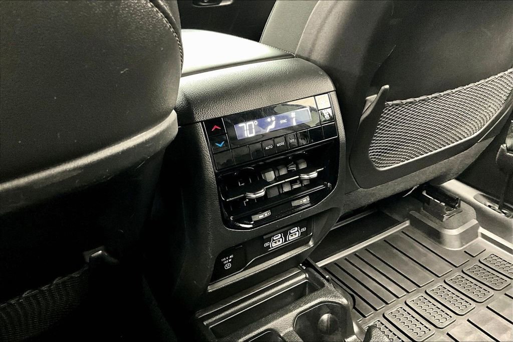 Used 2024 Jeep Grand Cherokee L Altitude AWD/4WD image 34