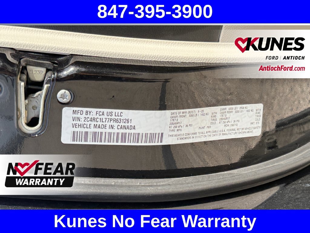 Used 2023 Chrysler Pacifica Touring-L FWD image 47