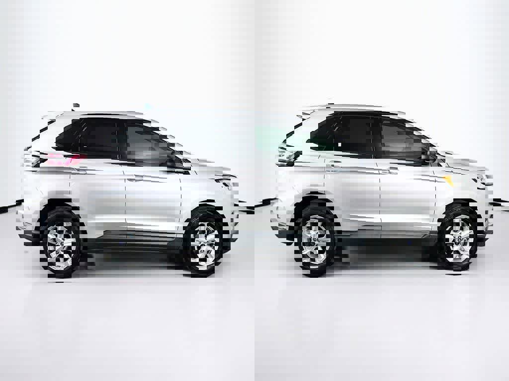 Certified 2019 Ford Edge SE image 6