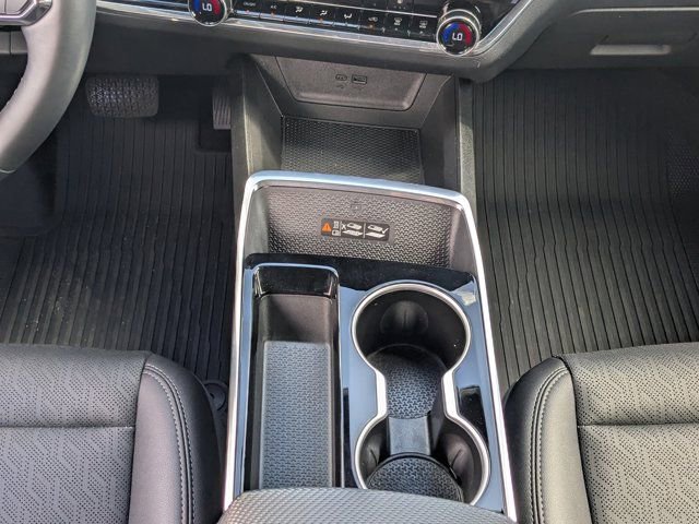 Used 2025 Chevrolet Equinox LT w/ Convenience Package II image 20