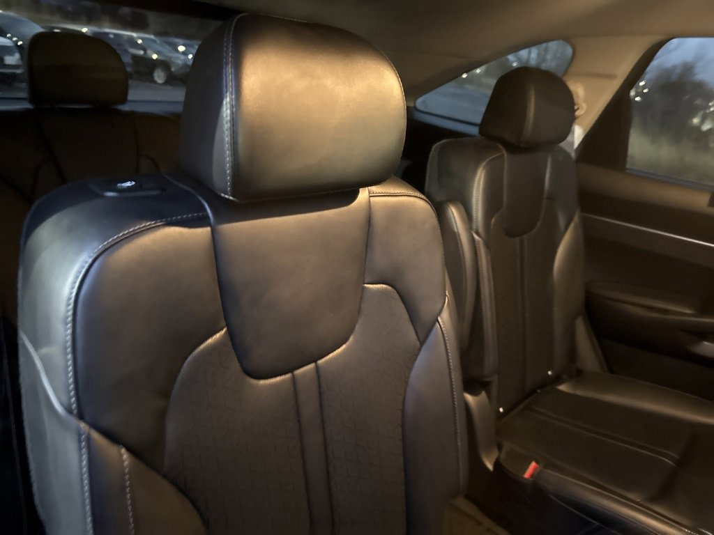 Used 2023 Kia Sorento EX image 28