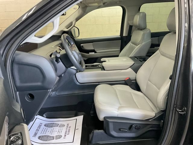 Certified 2025 Ford Expedition Active AWD/4WD image 8