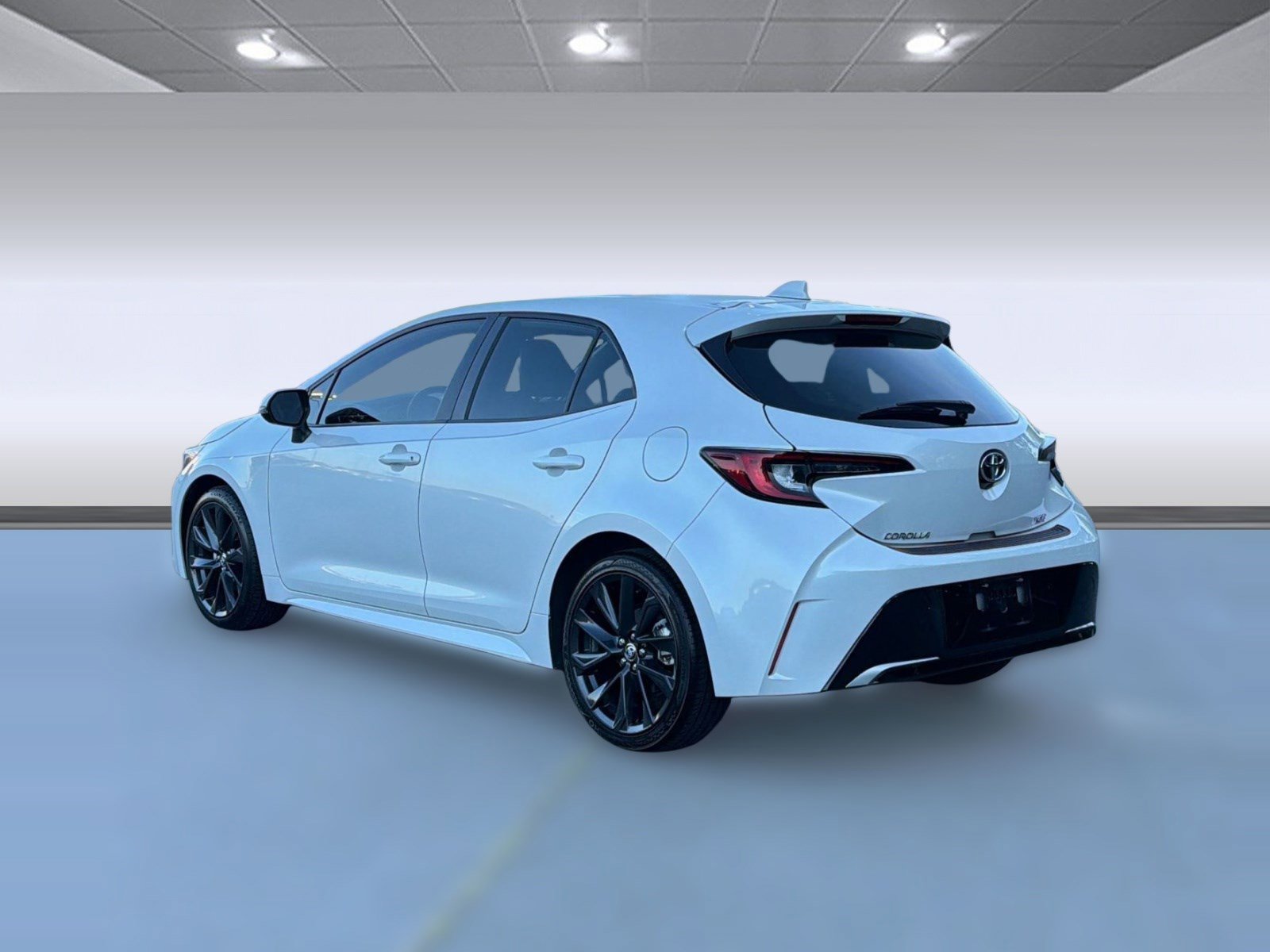 Used 2024 Toyota Corolla XSE FWD image 3