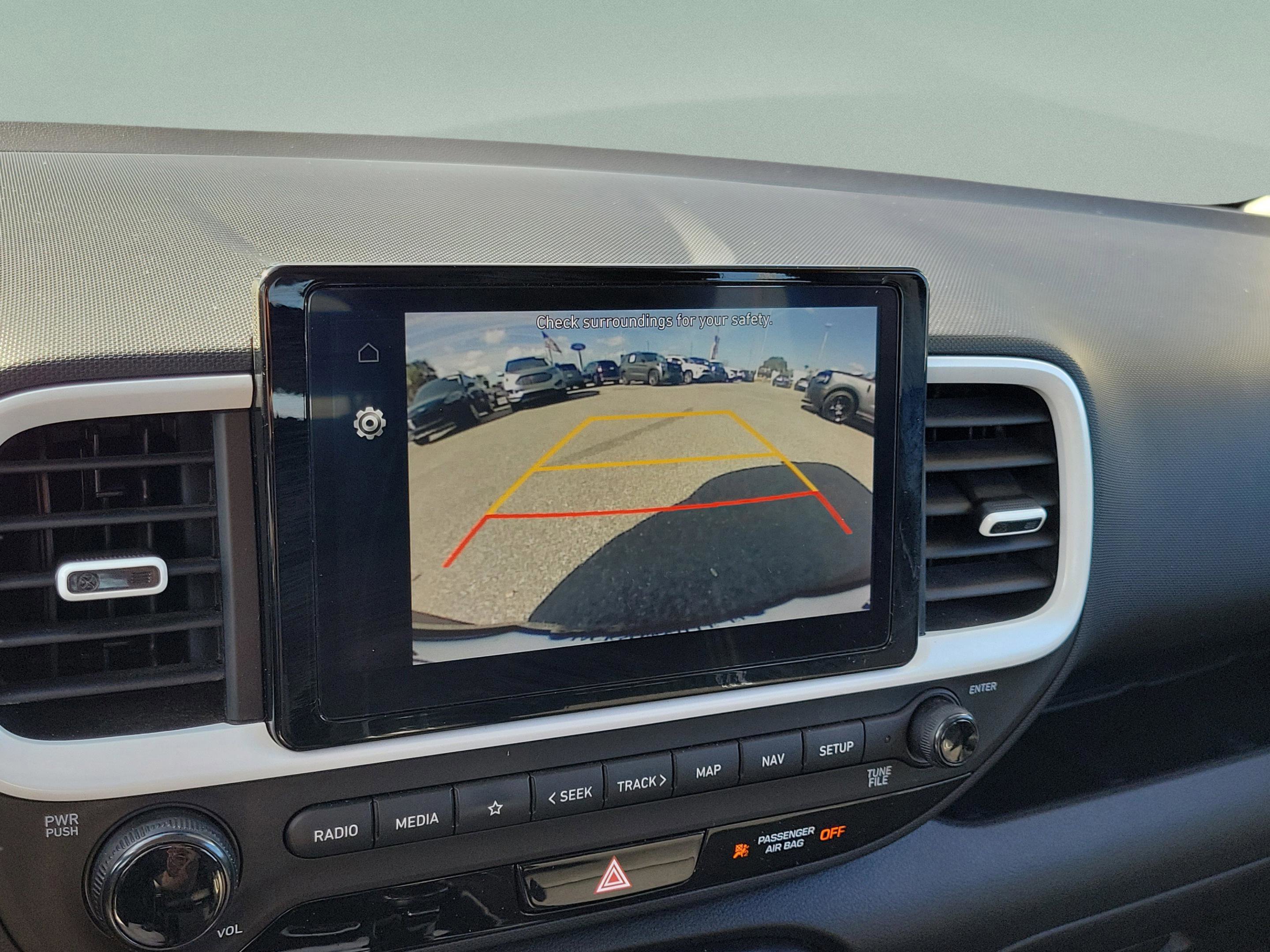 Used 2023 Hyundai Venue Limited image 18