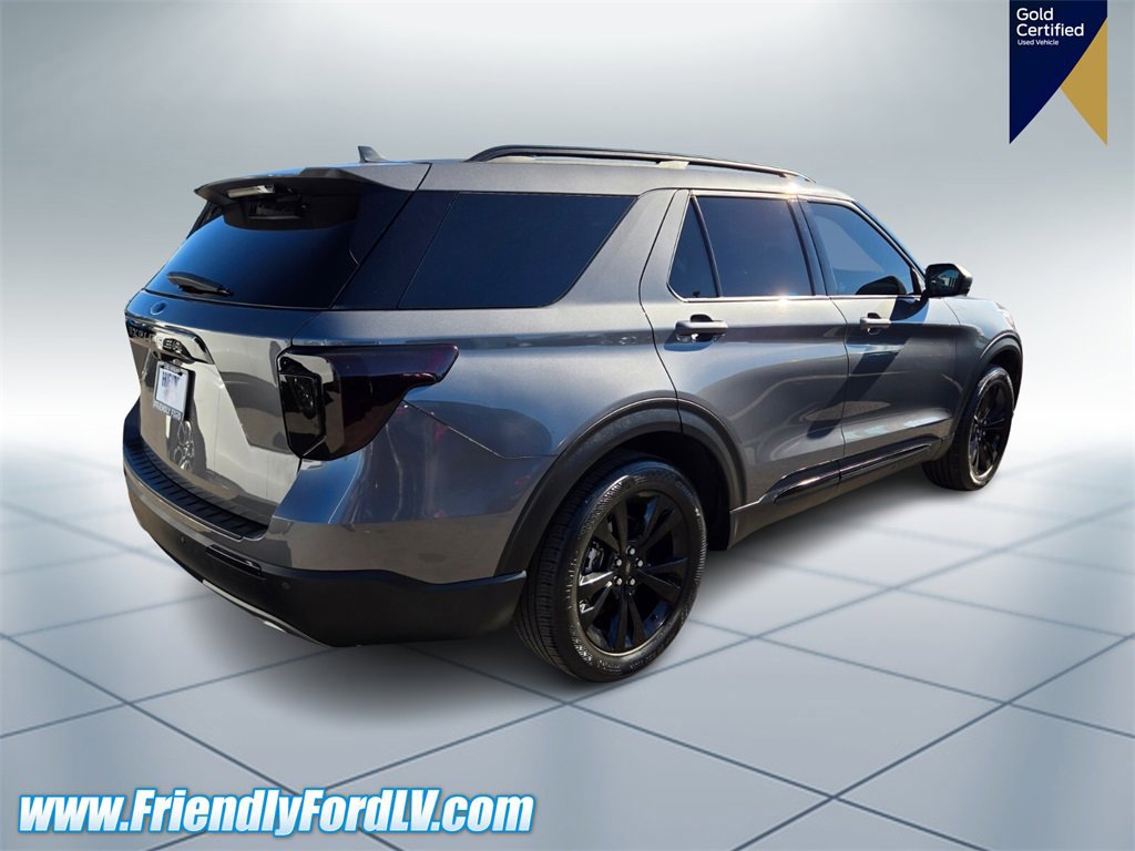 Certified 2022 Ford Explorer XLT w/ Equipment Group 202A image 4