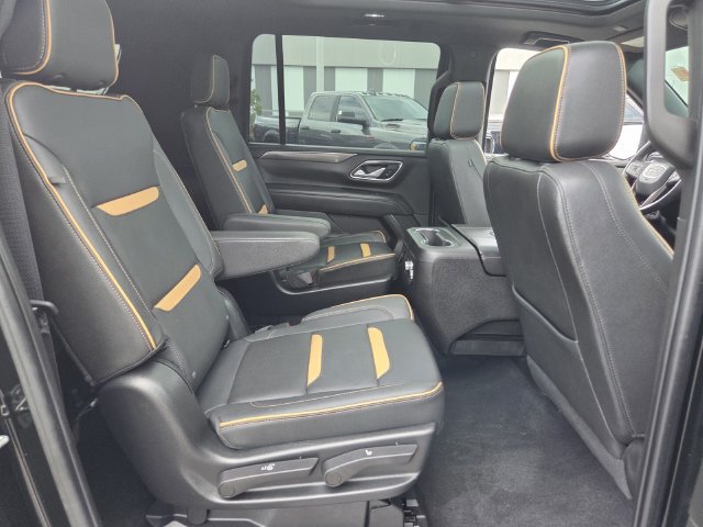 Used 2022 GMC Yukon XL AT4 w/ Technology Package AWD/4WD image 19