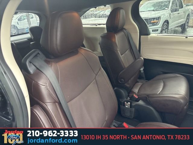Used 2024 Toyota Sienna Platinum FWD image 9