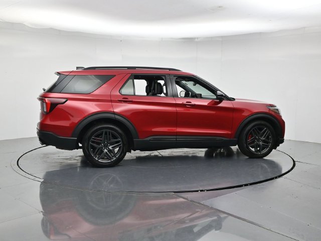 Certified 2025 Ford Explorer ST AWD/4WD image 2