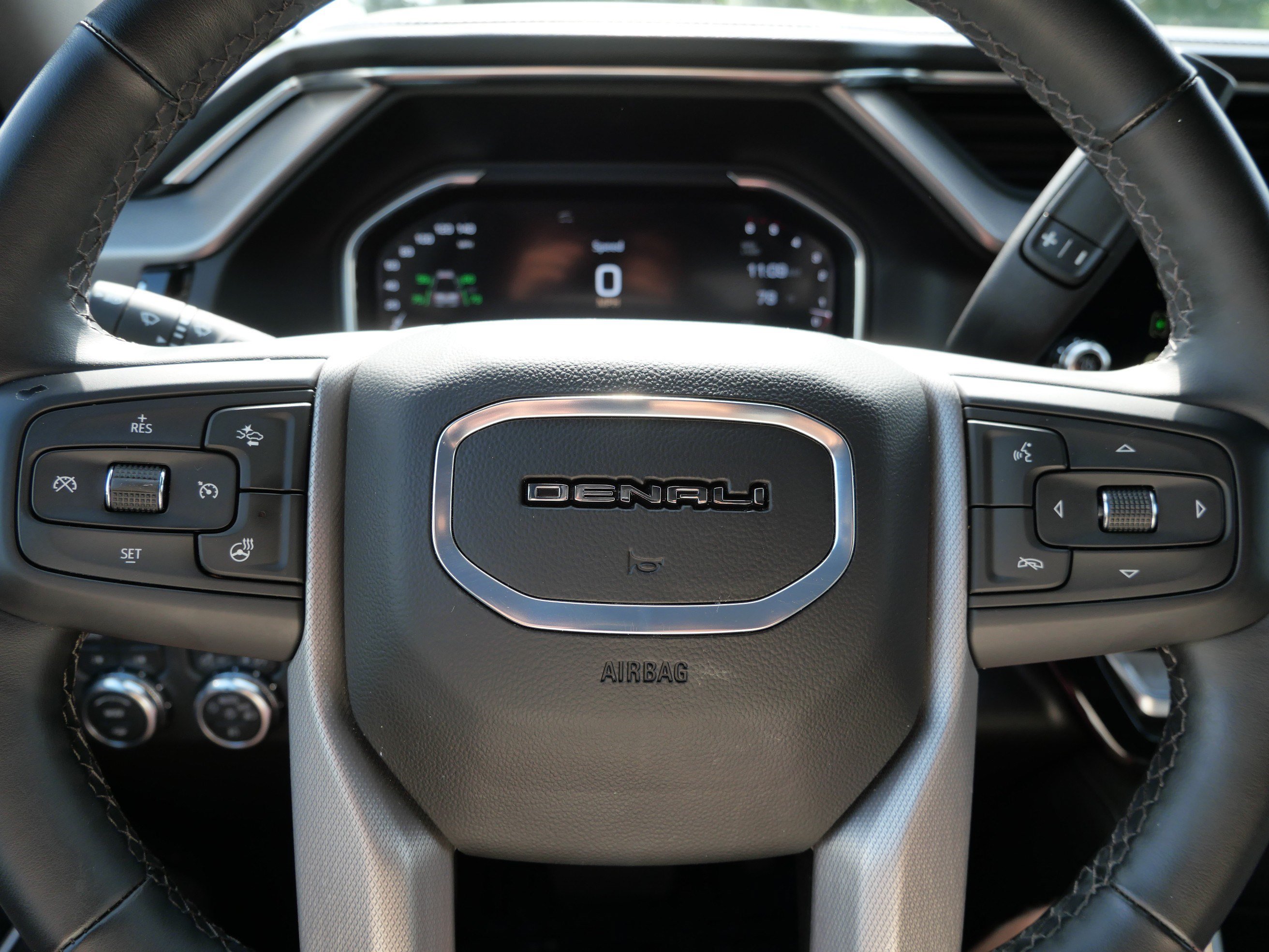 Used 2024 GMC Sierra 2500 Denali w/ Denali Reserve Package AWD/4WD image 25