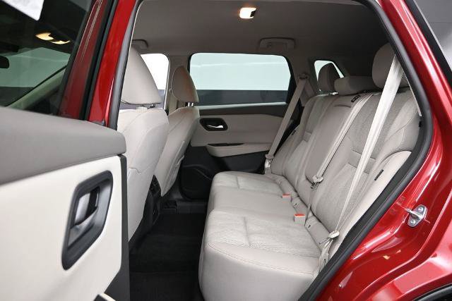 Used 2025 Nissan Rogue SV AWD/4WD image 24