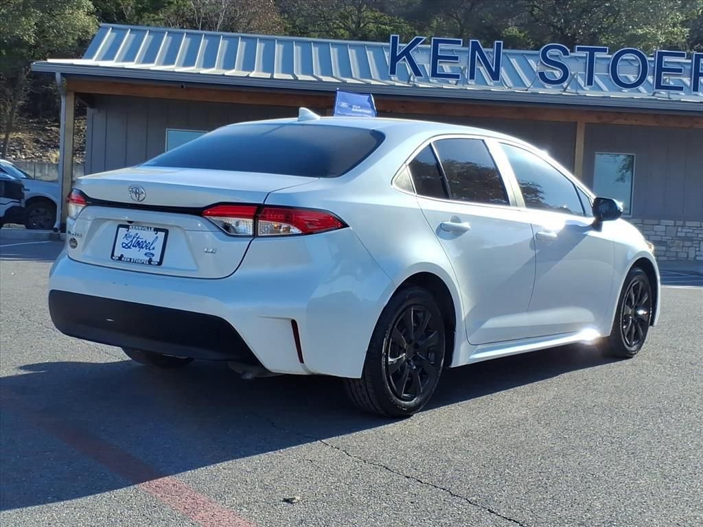 Used 2023 Toyota Corolla LE image 4