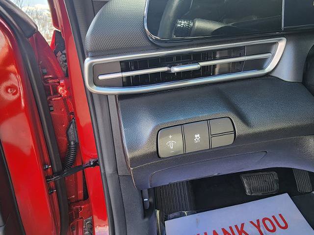 Used 2025 Hyundai Elantra Limited image 18